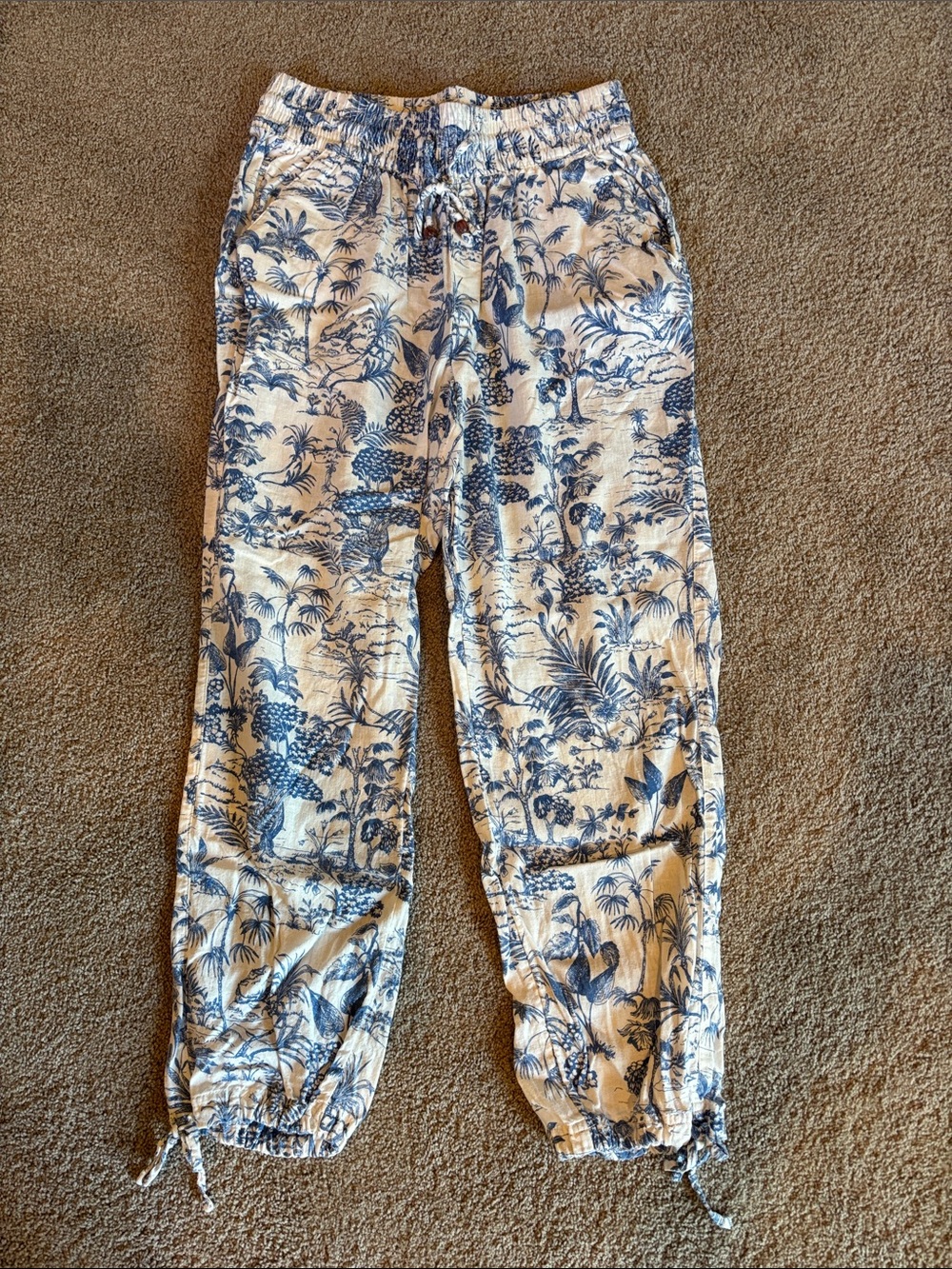 Nicole Miller Blue & White Tropical Print Jogger Pants